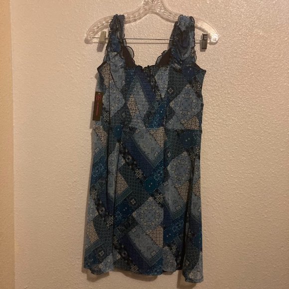 No Boundaries women's size XXL (19) mesh blue, black and white dress - Picture 2 of 6